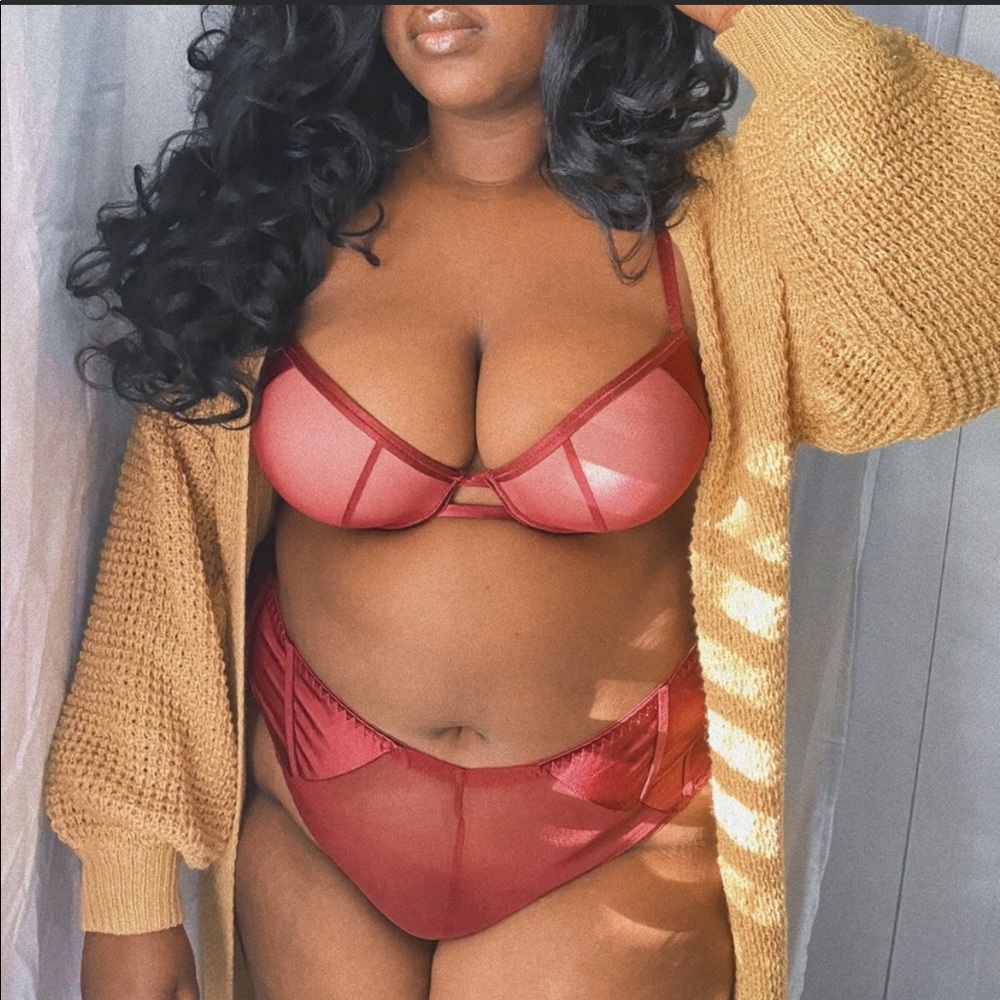 Plus size bra and panty set